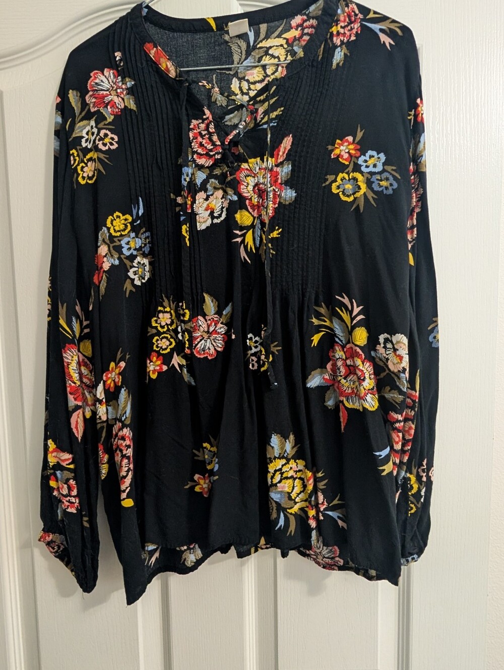 Old Navy Black Floral Tie-Front Pintuck Blouse